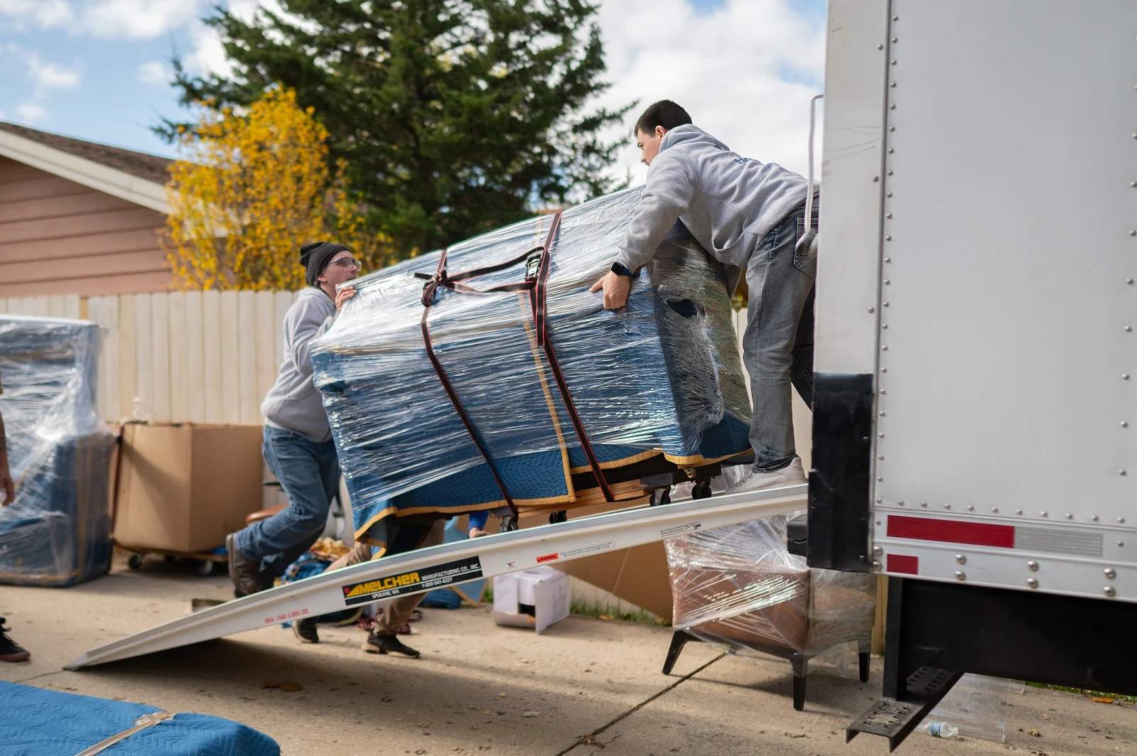 herculesmoving_october2023_chicagolandphotography-057truckramp-ezgif.com-webp-to-png-converter.png