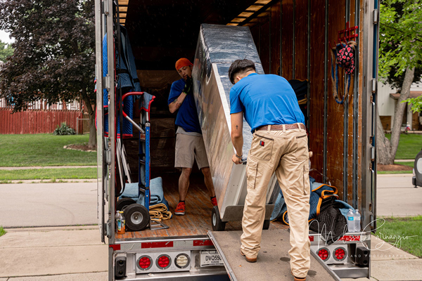 unloading moving truck